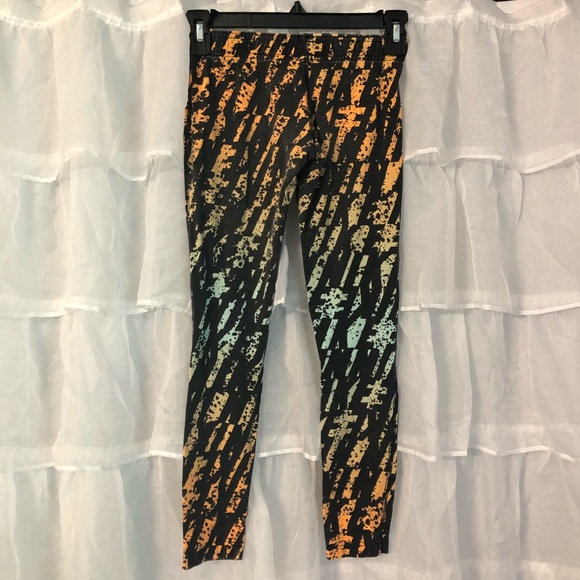 Nike logo workout leggings size small - Picture 3 of 7